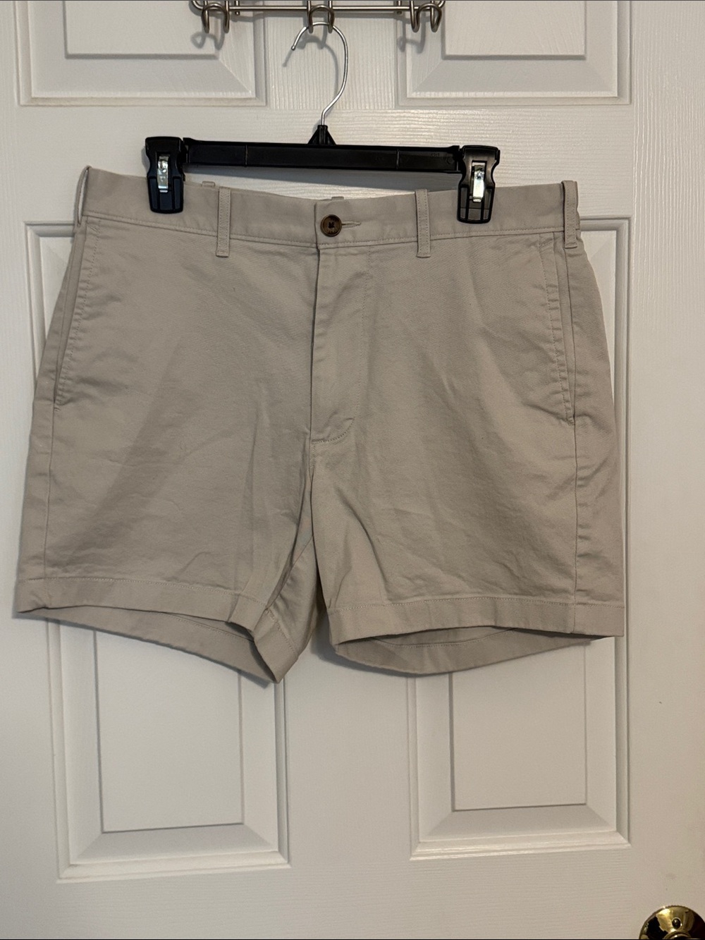 J. Crew Men's Flat Front 5” Shorts - Stone color
